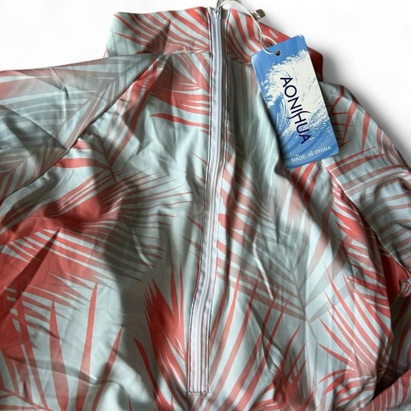 NWT- Woman’s UPF Rashguard Neon Coral Palms / Sz M - Picture 5 of 8
